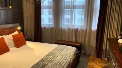 Signature Suite bed picture #4