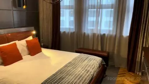 Signature Suite bed picture #5