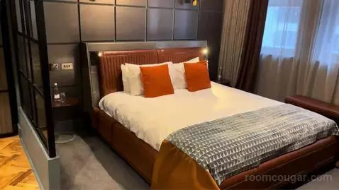 Signature Suite bed picture #7