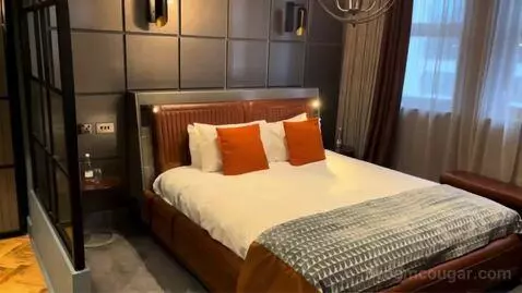 Signature Suite bed picture #9