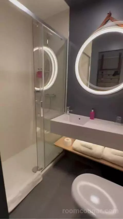 Queen Room bathroom picture #3