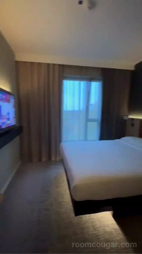 Queen Room bed picture #6