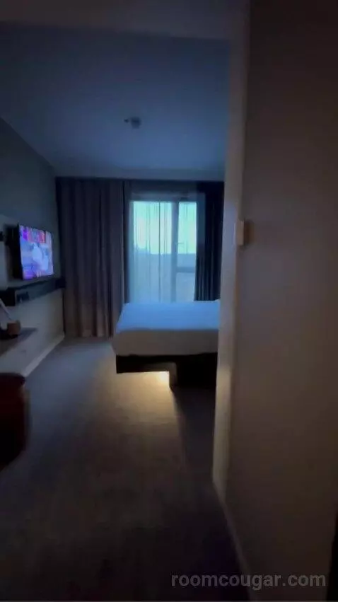 Queen Room bed picture #2