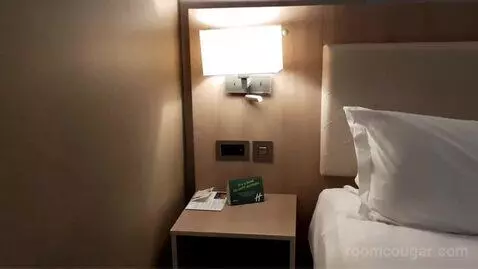 Standard Double or Twin Room bed picture #5