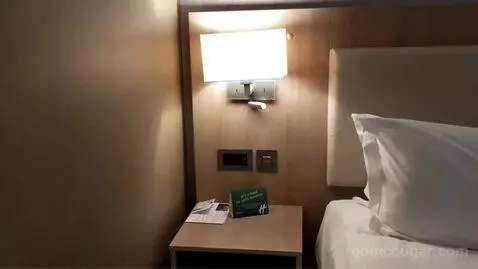 Standard Double or Twin Room bed picture #6