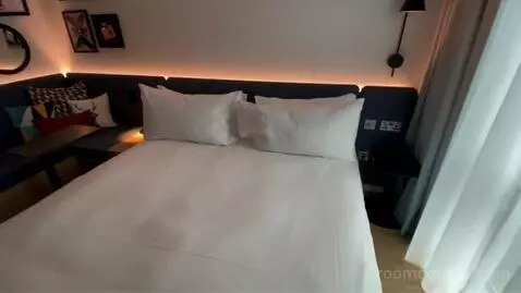 King Room bed picture #7