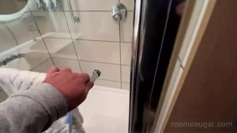 King Room bathroom picture #2
