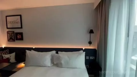 King Room bed picture #3