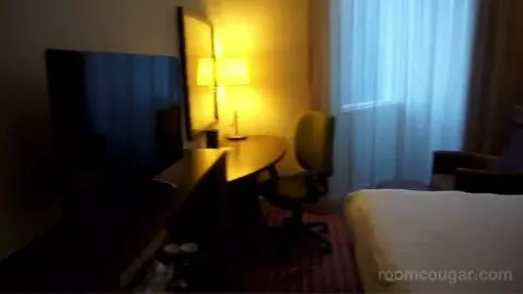 Queen Room bed picture #3