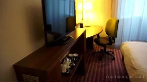 Queen Room bed picture #4