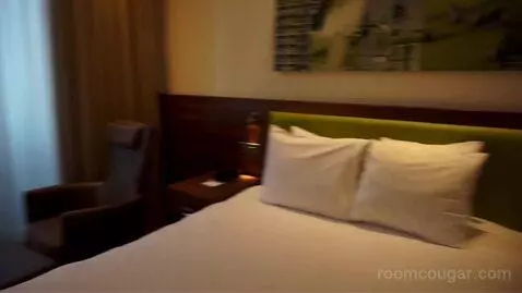 Queen Room bed picture #6