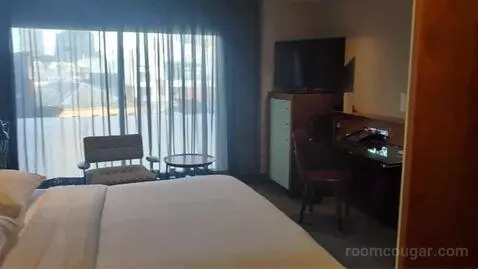 Collection Premium Room with City View bed picture #10