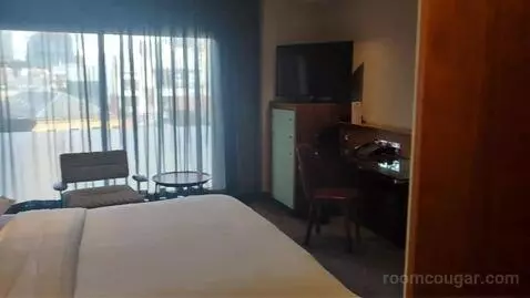 Collection Premium Room with City View bed picture #11
