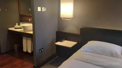 Collection Premium Room with City View bed picture #6