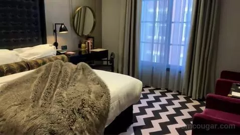 King Suite bed picture #1