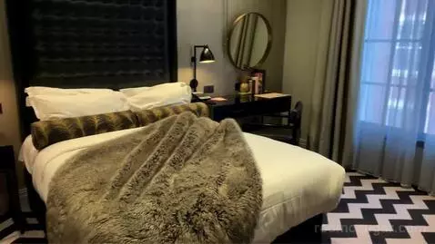 King Suite bed picture #7