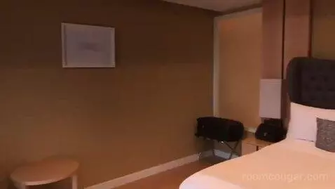 Suite bed picture #5