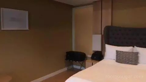 Suite bed picture #7