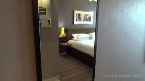 Executive King Room bed picture #2