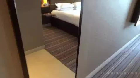 Executive King Room bed picture #3
