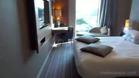 Executive King Room bed picture #4