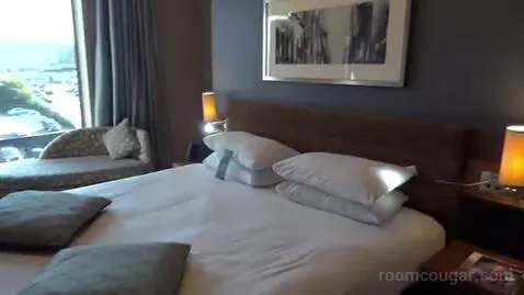 Executive King Room bed picture #5