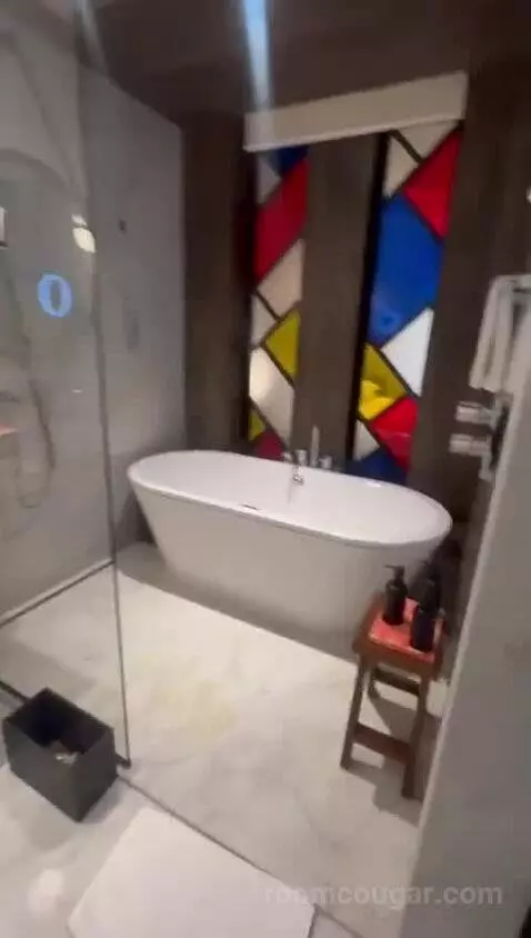 Twin Room with Sea View bathroom picture #2