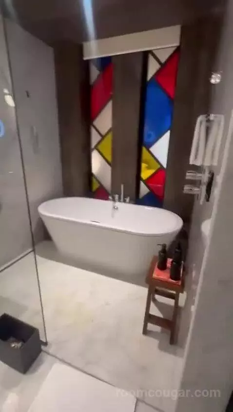 Twin Room with Sea View bathroom picture #3