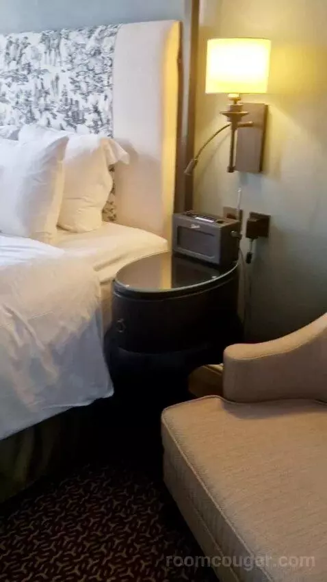 Executive Double Room bed picture #2