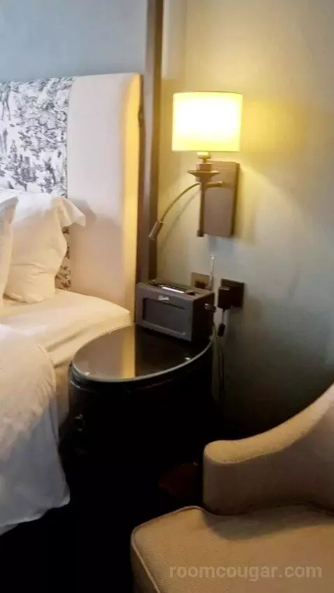 Executive Double Room bed picture #3