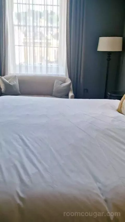 Executive Double Room bed picture #8
