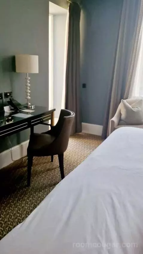 Executive Double Room bed picture #9