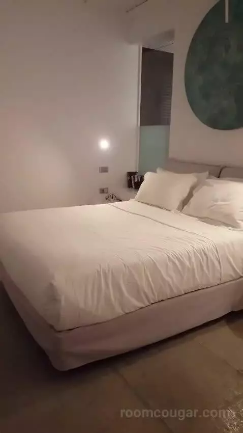 Suite bed picture #1