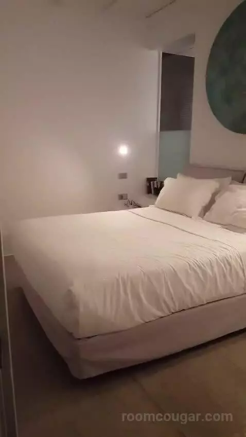Suite bed picture #2