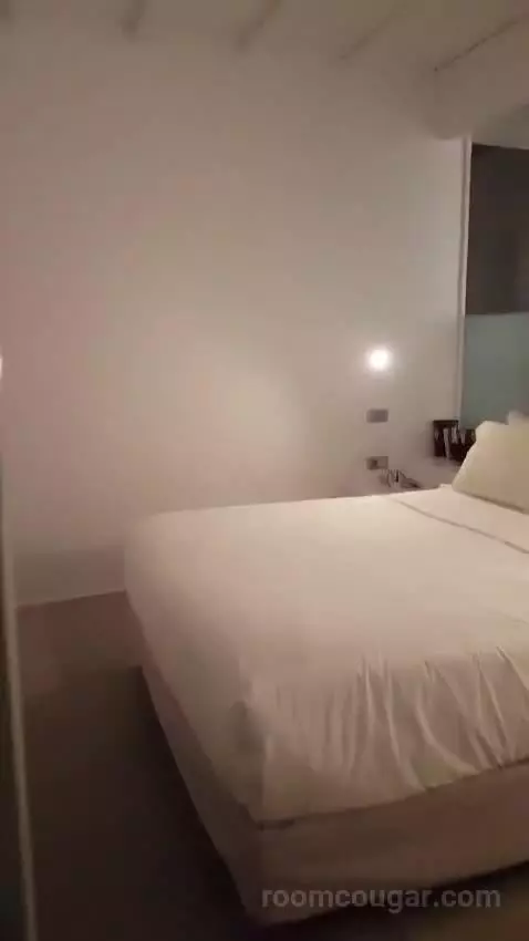 Suite bed picture #4