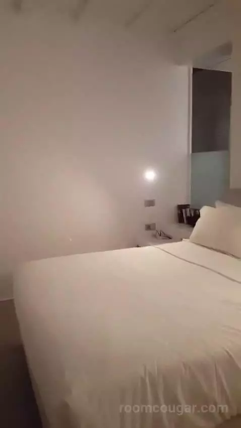 Suite bed picture #5