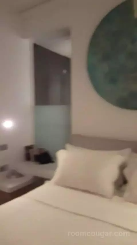 Suite bed picture #9