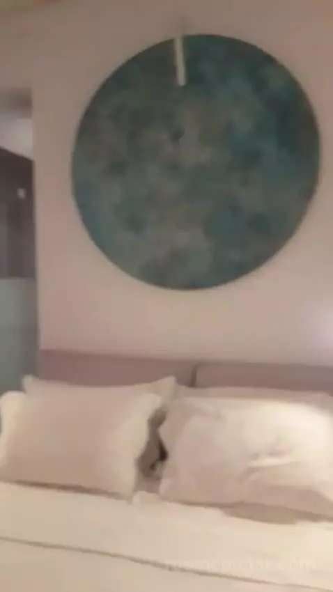 Suite bed picture #10