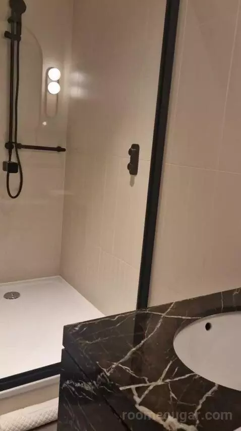 King Room with Cherry Park View bathroom picture #5