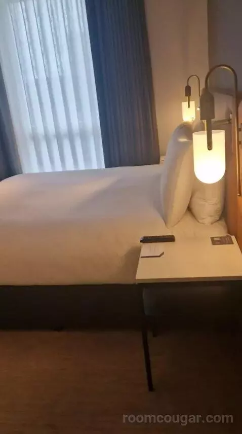 King Room with Cherry Park View bed picture #8