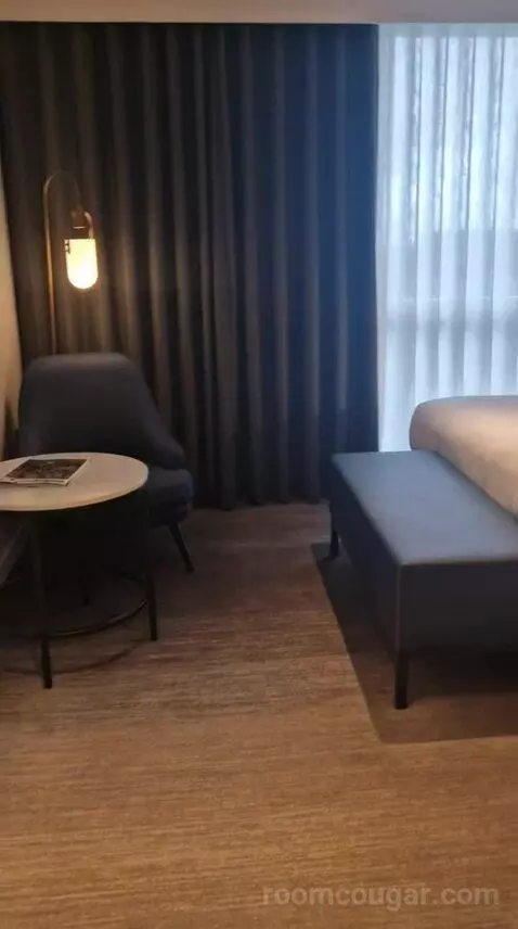 King Room with Cherry Park View bed picture #3