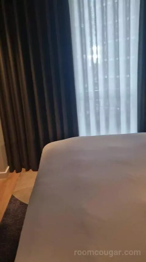 Suite bed picture #7