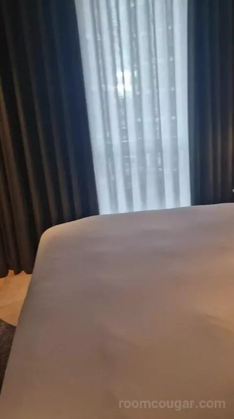 Suite bed picture #9