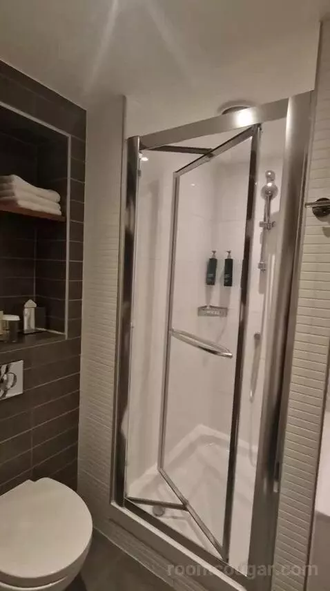 King City Suite bathroom picture #5