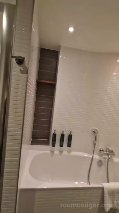 King City Suite bathroom picture #8