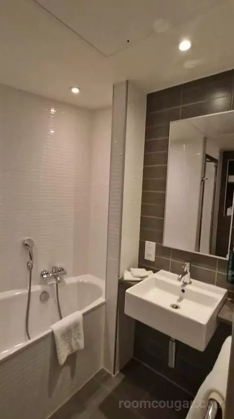 King City Suite bathroom picture #10