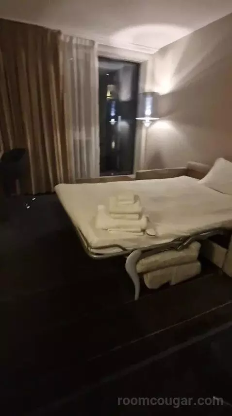 King City Suite bed picture #1