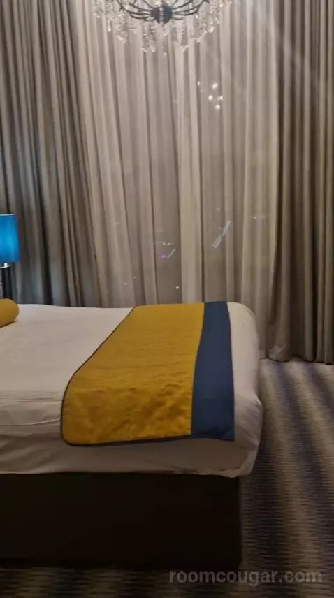 Executive King Room bed picture #7