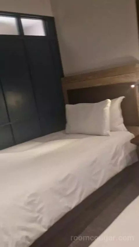 Twin Gantry Room bed picture #9