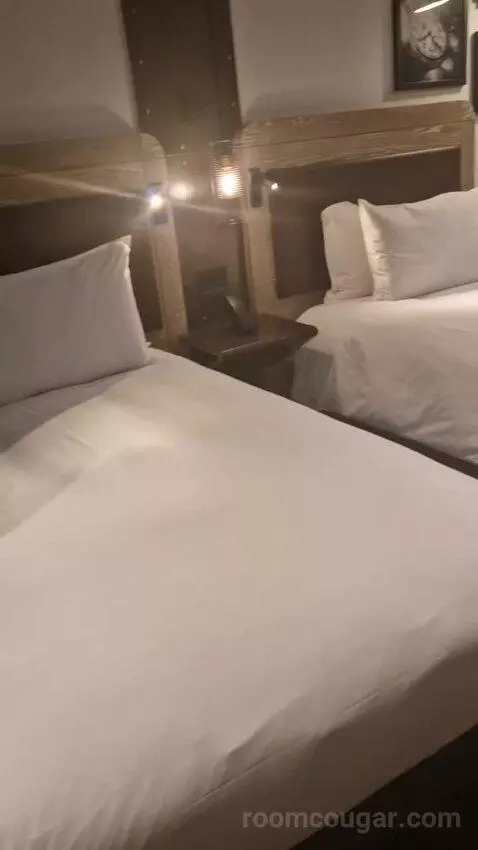 Twin Gantry Room bed picture #4